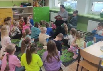 Wspólne czytanie w zerówce